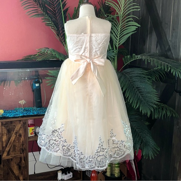 HALLOWEEN SALE!!!  BUY NOW ONLY - Girl’s Ivory Sequin Flower Girl Dress - Picture 3 of 4